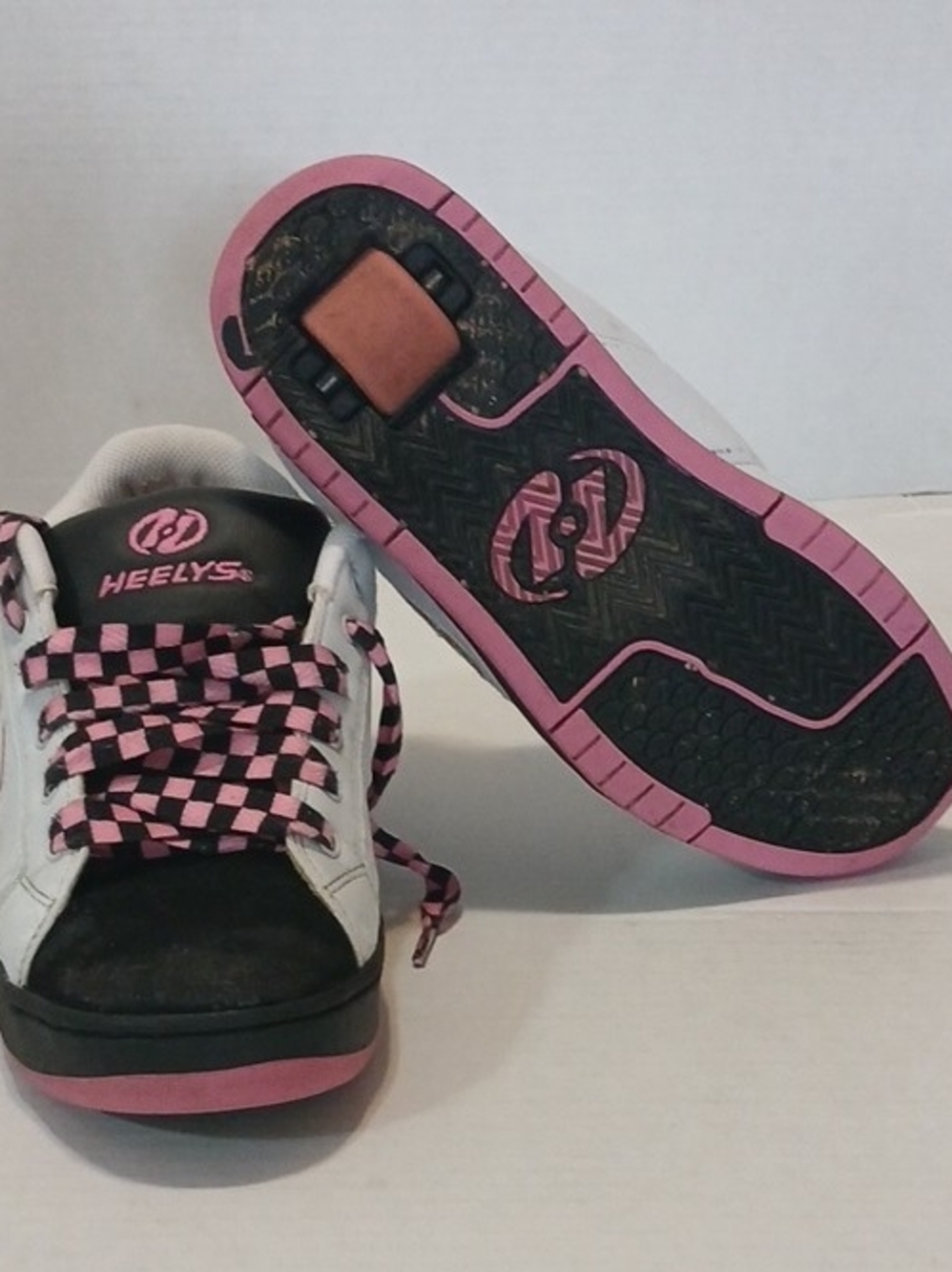 Heelys Kids White and Pink Rolling Sneakers with Checkerboard Laces